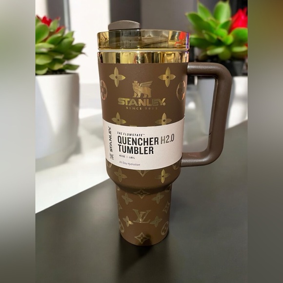 Stanley LV Brown Quencher Tumbler 40 oz. - Picture 1 of 2